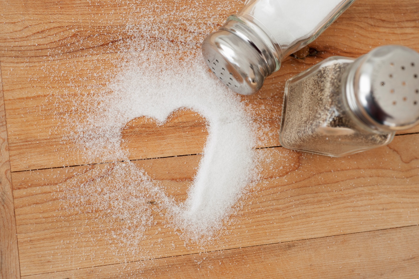 Проси соль и. Соль. Соль на кухне. Соль с сердечком. Посолить солью.